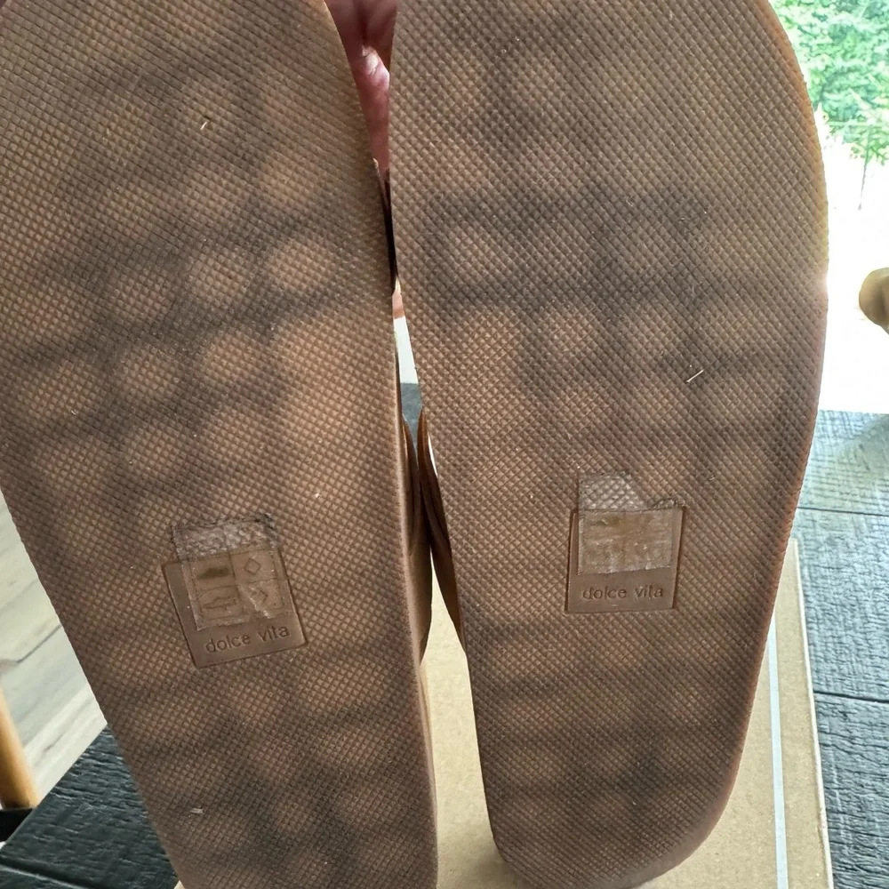 Dolce Vita Soya Tan Leather Sandals - Picture 4 of 4